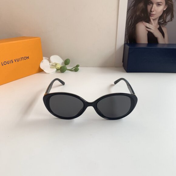 Louis Vuitton Women\'s Black Sunglasses main image 5